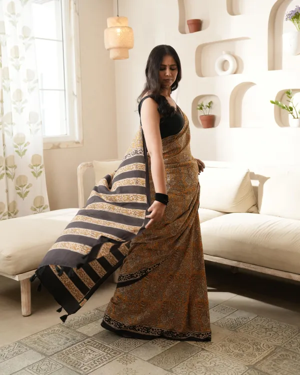 Mustard_Black_Cotton_Jaal_Printed_Mul_Saree_For_Women
